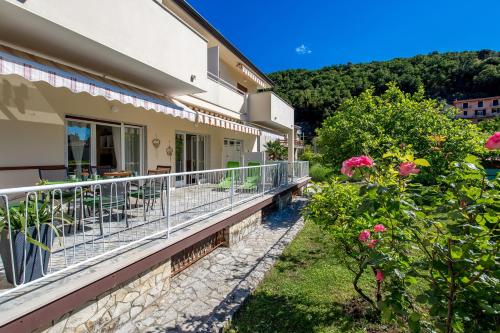 2 bedrooms, 3 beds
