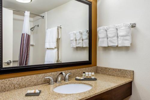 La Quinta by Wyndham Danbury - image 8