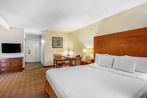 La Quinta Inn & Suites by Wyndham Danbury