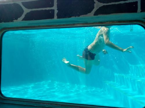 สระว่ายน้ำ, A Queijaria in เนลาส