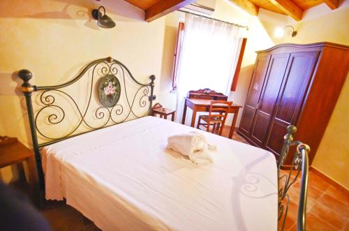 . -- DeAjala B&B de Charme by Le Dimore del Borgo -- Antica e affascinante dimora nel cuore di Laconi - Colazione dei Centenari - Degustazioni - Natura Storia Spiritualità e tradizioni della Sardegna interna - Ambienti climatizzati -