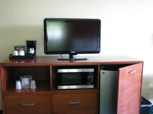 Holiday Inn & Suites Virginia Beach - North Beach, an IHG Hotel