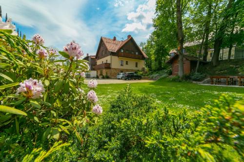 WILLA SUDETY blisko szlaków górskich i wyciągów narciarskich, prywatny bezpłatny parking