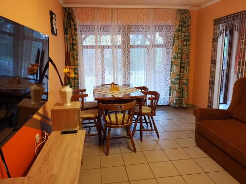 společenská místnost / TV salónek, Erika vendégház centrumban (Erika vendeghaz centrumban) in Balatonkeresztur