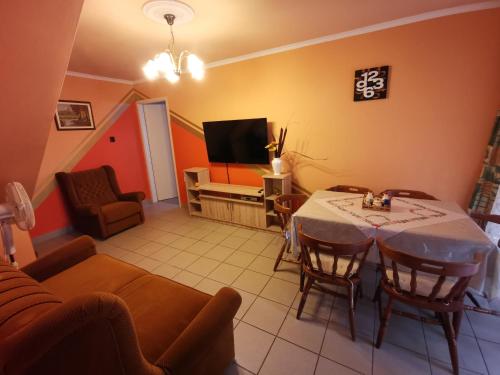 společenská místnost / TV salónek, Erika vendégház centrumban (Erika vendeghaz centrumban) in Balatonkeresztur