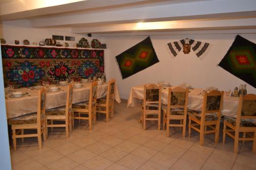 餐廳, Pensiunea Agroturistica Casa Colinita in 瓦特拉摩奧杜維泰