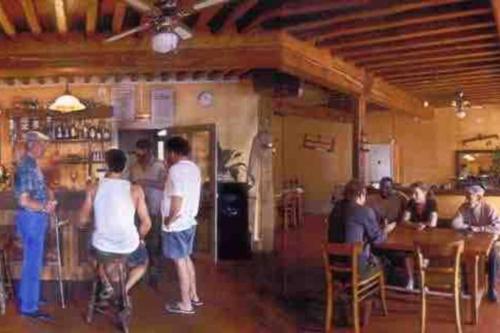 Ancien bar-resto 14P 500m Parc du Morvan gîte à louer Saint-Agnan