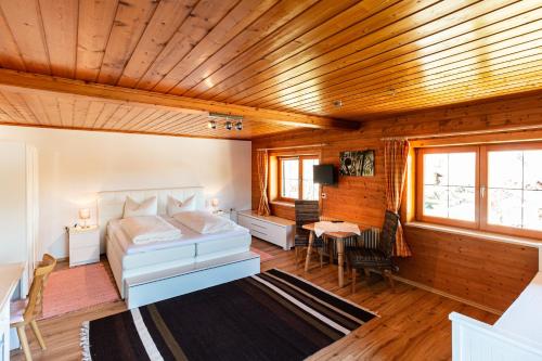 Hotel Gasthof Neuwirt in 霍爾茨基興