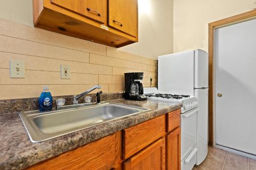 Harney Camp Cabins - image 2
