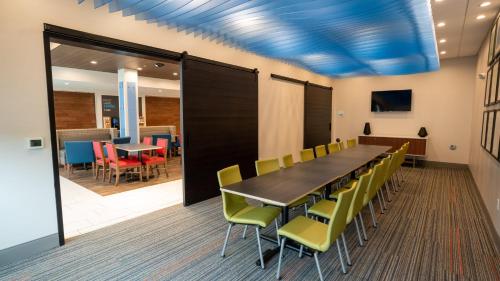 Holiday Inn Express & Suites Richburg By IHG - 회의실/연회장
