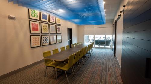 Holiday Inn Express & Suites Richburg By IHG - 회의실/연회장