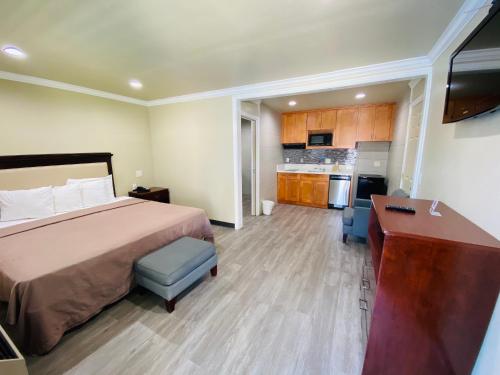 Le Blanc Inn & Suites – El Monte, CA