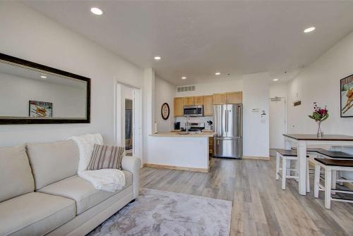 Updated Lakeview Condo Near Jordanelle - image 6