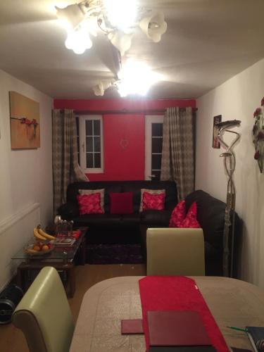 Beautiful Bungalow Home Droitwich SPA - Tap to explore photos