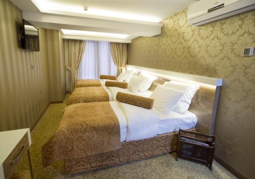 Quadruple Room image 1