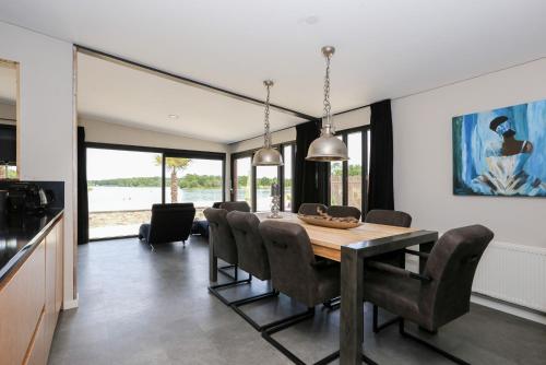 Iekārtas, Beach house in Erma