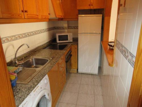 Tipical spanish appartment near Los Locos beach - image 6