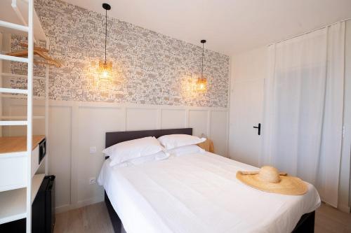Double Room with Balcony and Sea View
