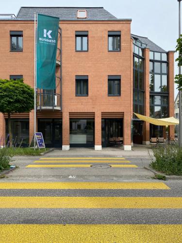 K BUSINESS - image 4