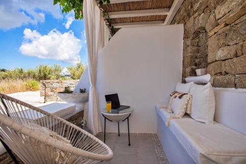 Mykonos Dot - main image