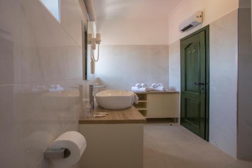Quadruple Room image 10