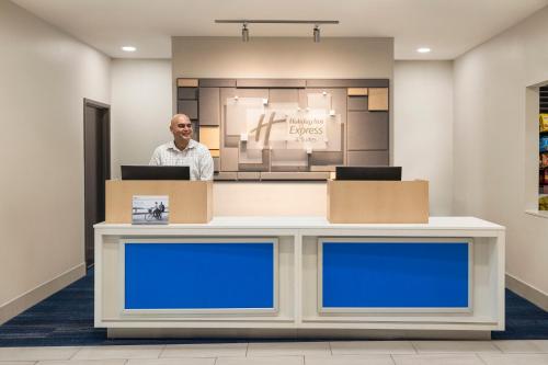 Holiday Inn Express Hotel & Suites Fort Myers West - The Forum By IHG - 숙소 외관