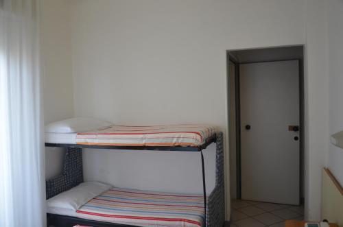 Quadruple Room with Balcony image 6