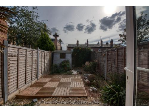 Peaceful terrace house with allocated parking bay