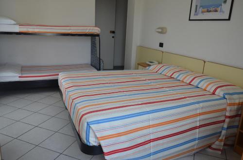 Quadruple Room with Balcony image 5