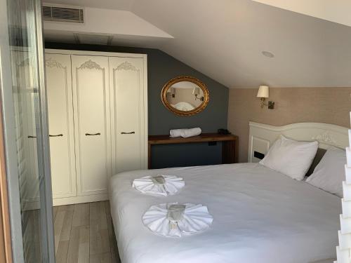 White Golden Suite Hotel - image 9