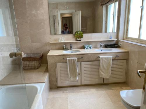 Luxury Apartment Penthouse in Sotogrande Paseo del Mar - image 2