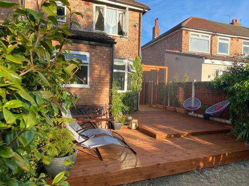 Luxury 5* Home with Secret Garden and Free Parking - Liverpool