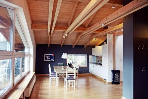 3 bedrooms, 4 beds