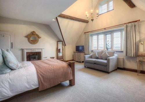 Weston Hall - image 4