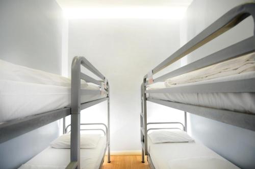 Astor Hyde Park – 18 to 40 years Room Type - Bed in 4-Bed Mixed Dormitory Shared Bathroom (18–40 years)