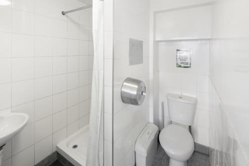 Astor Hyde Park – 18 to 40 years Room Type - Bed in 15-Bed Mixed Dorm Ensuite (18–40 years)