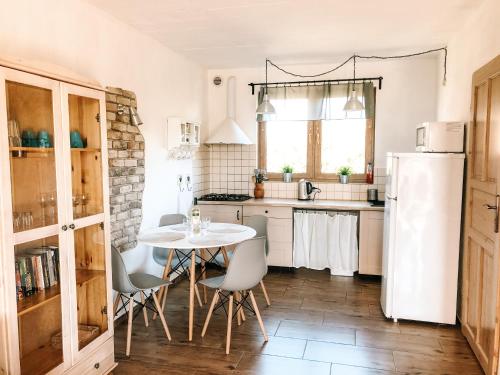 2 bedrooms, 5 beds