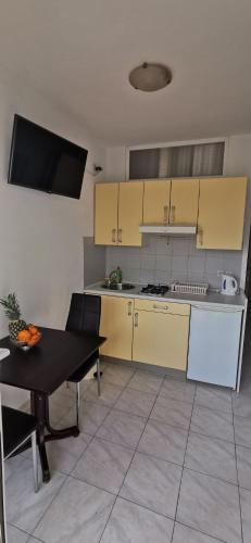  Apartments Lorenco in Brela