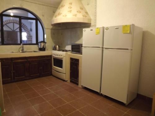 Kitchen, La Catrina Hostel in San Miguel De Allende