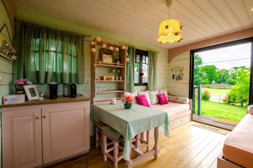 La Roulotte de La Villa des Chouettes chambre d'hôte Lagesse