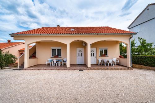  Apartment Čulina in Pridraga