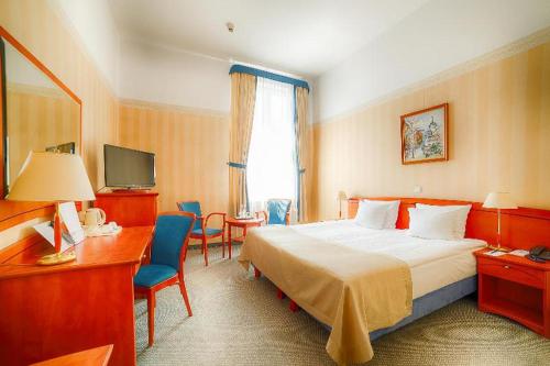 1 queen bed