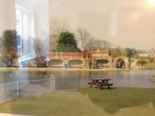 North Parade Seafront Accommodation - image 3