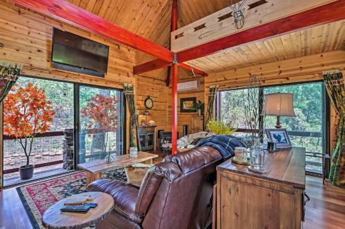 StrawberryandPine Studio Cabin with Outdoor Oasis!