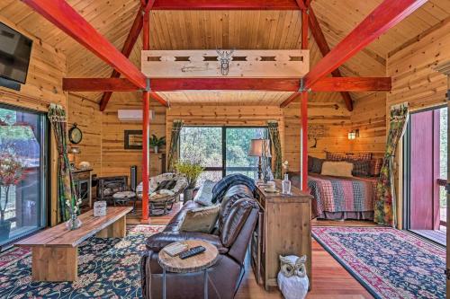 StrawberryandPine Studio Cabin with Outdoor Oasis!