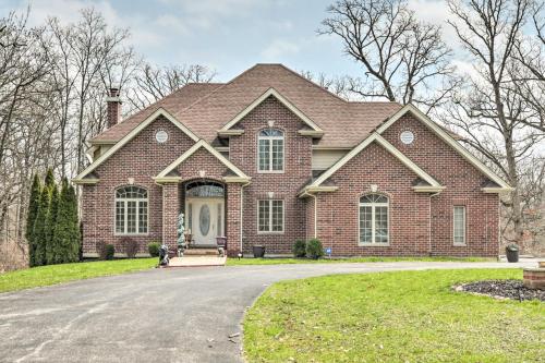 . Serene Garden-Level Apt 30 Miles to Chicago!