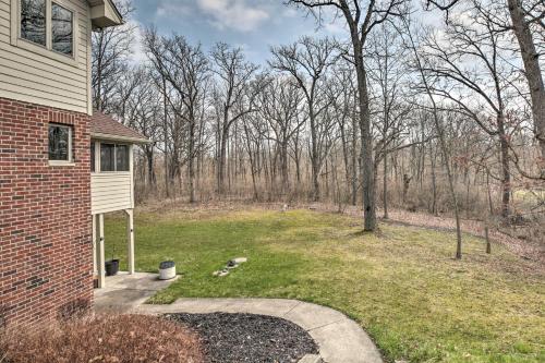 Serene Garden-Level Apt 30 Miles to Chicago!