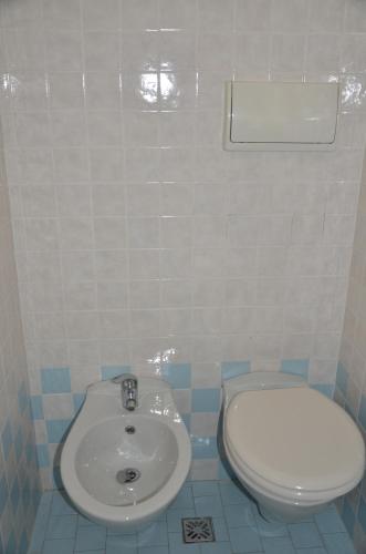 Quadruple Room with Balcony image 4