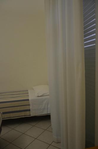 Triple Room with Balcony image 5