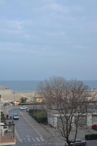 Triple Room with Balcony image 4